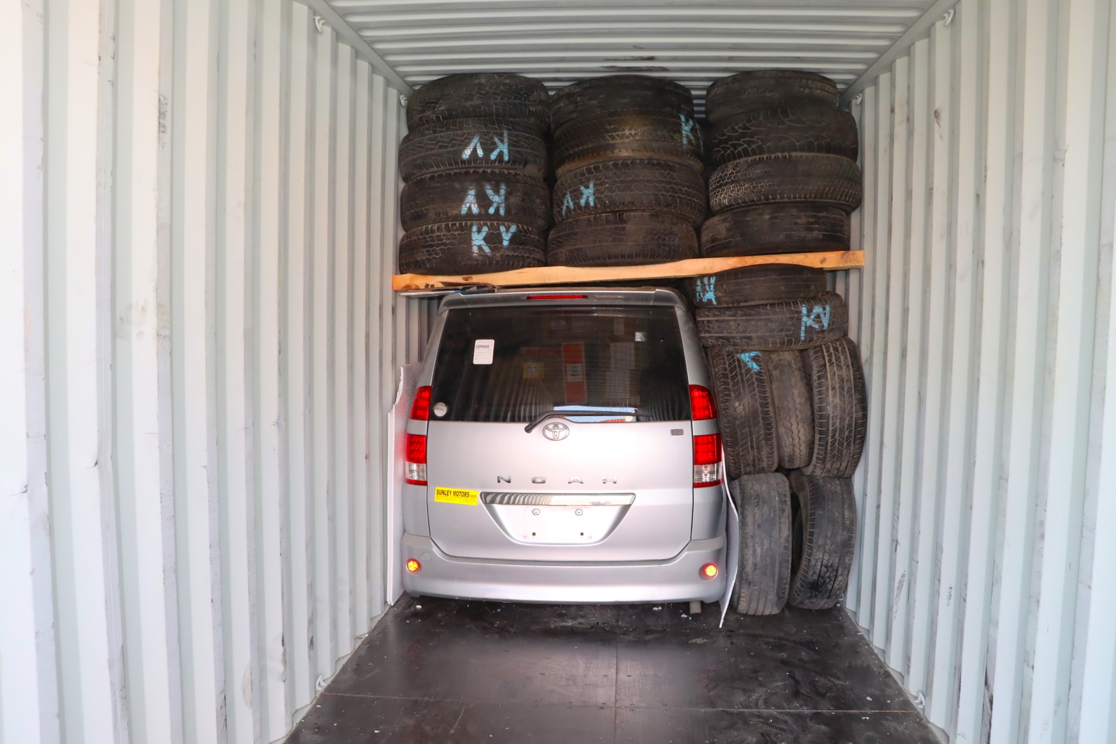 Car Loading in Container